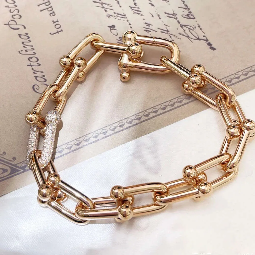 Bangle T U-shaped Interlocking Horseshoe Bracelet with Exquisite Craftsmanship Light Vacuum Electroplating Gold Star Over Sky