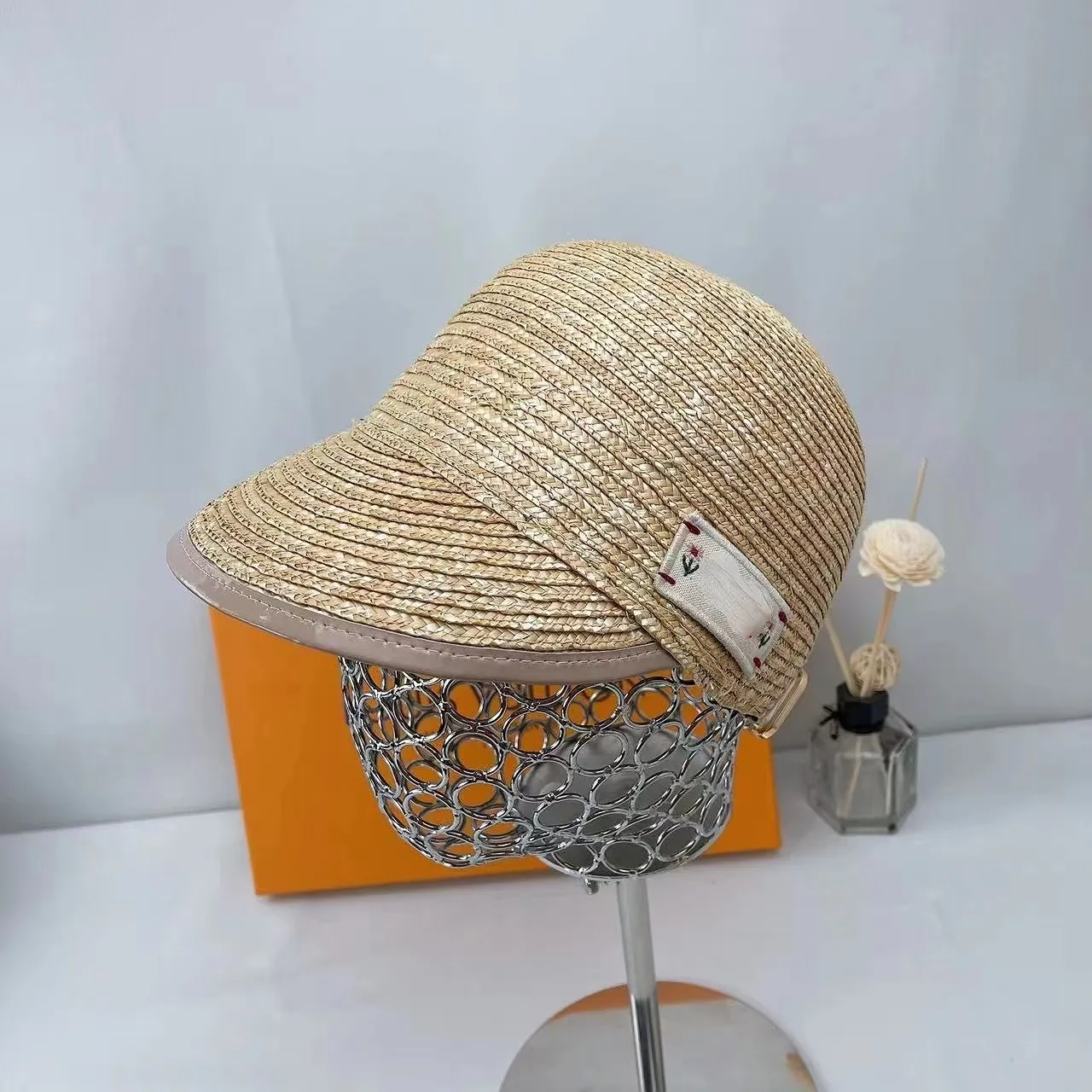 Designer Straw Equestrian Hat Letter Straw Hats Female Spring and Summer Face Liten Sun Protection Sun Cap Traving Sun Caps