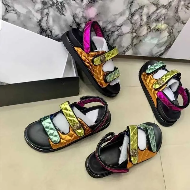 2022 femmes Luxurys célèbres Designers sandales tête ronde sandale femmes grand fond épais coloré plage diapositives tongs