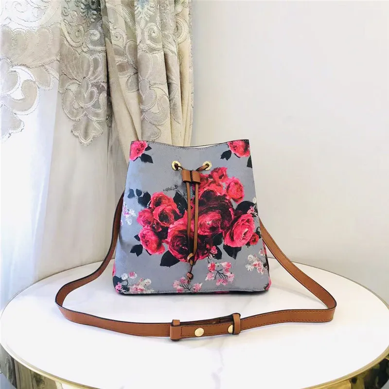 Borse firmate Borsa di lusso Borsa a secchiello NeoNoe MM M44022 Collezione Golden Flowery Floral Garden Rose Poudre Borse da donna in pelle borse g