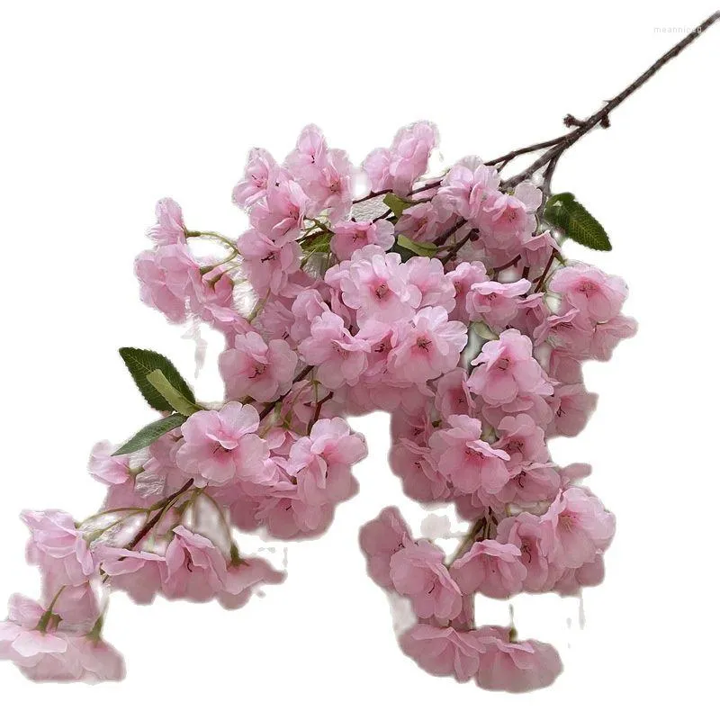 Fiori decorativi Un ramo di fiori di ciliegio artificiale di seta Stelo di fiori di Sakura falso Più teste 6 colori per la decorazione dell'albero di nozze