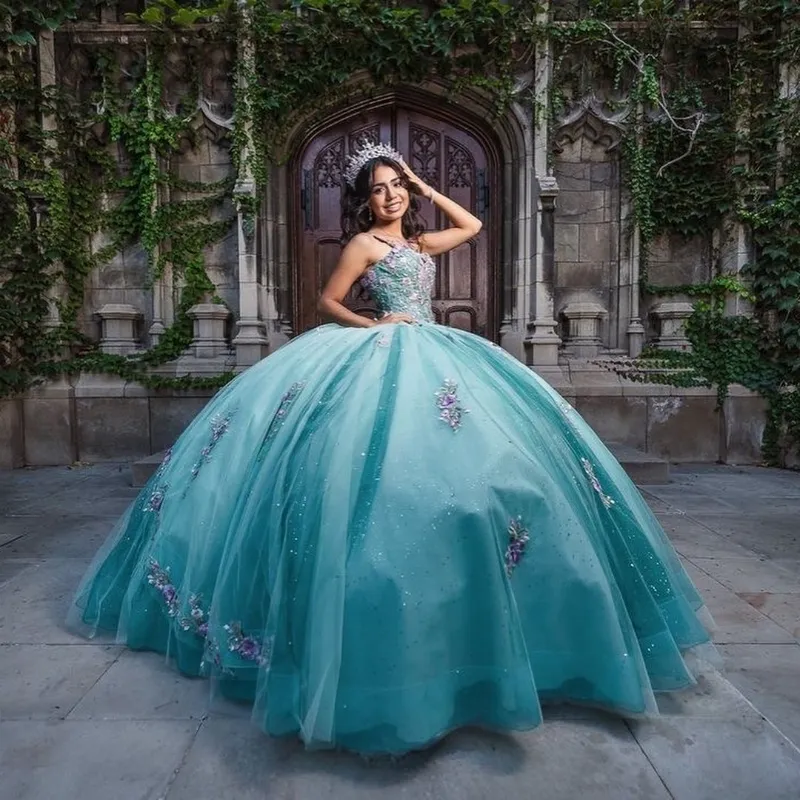 Aqua Blue Illusion Lucido Appliques Fiore di pizzo Abito Quinceanera Abito di sfera Al largo della spalla Bordare Corsetto Abiti da Quinceanera