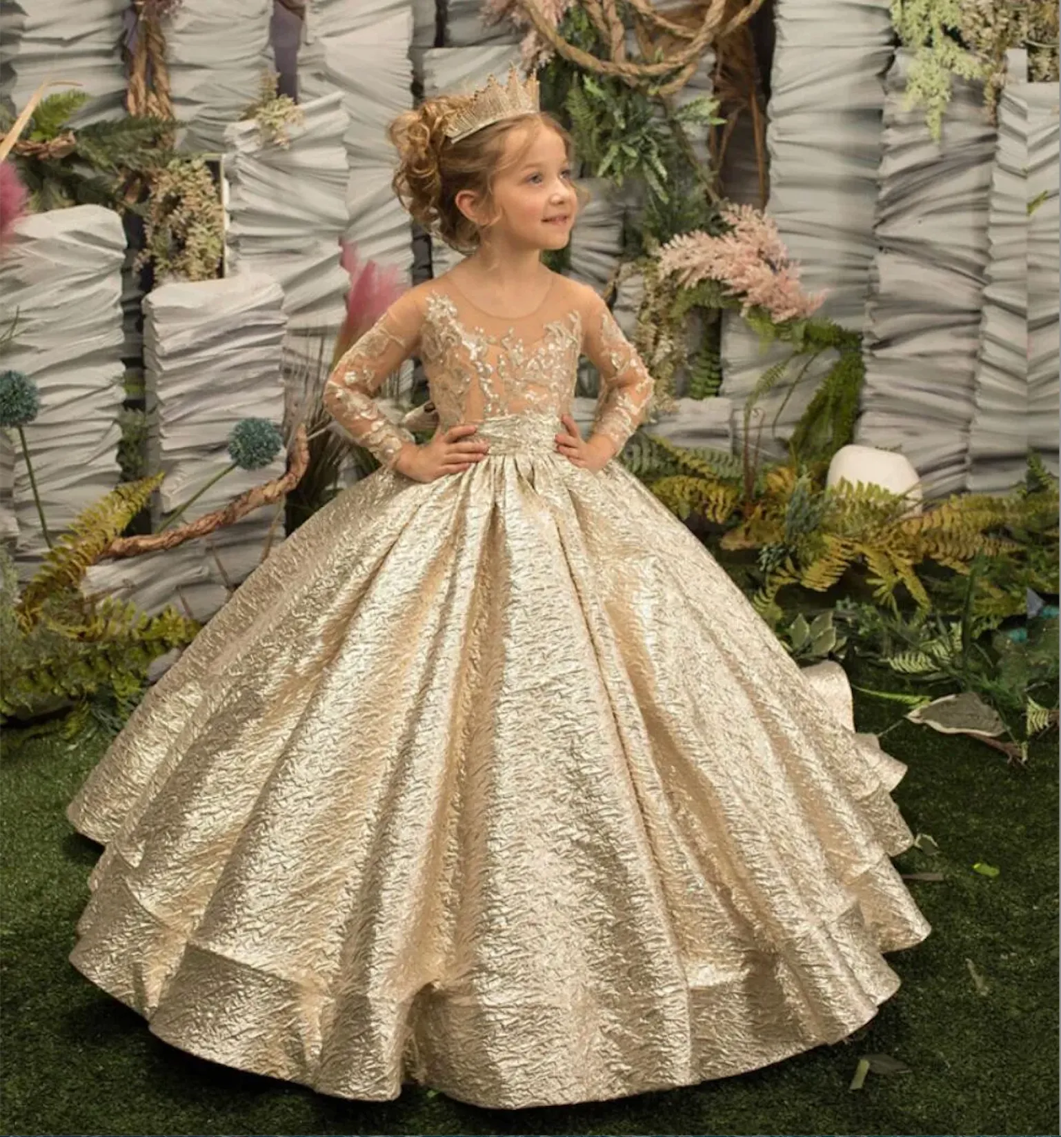 Gold Flower Girl Dress Princess Illusion Hylsa med Bow -knappar Läckra kjol Birthday Wedding Party Kids Bridesmaid