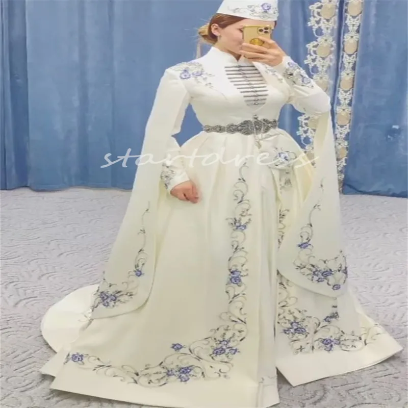 Nyckfull islamisk muslimah bröllopsklänning 2024 Traditionell kaukasisk georgisk turkisk brudklänning pärlspärrad satin saudi arabisk brud vestidos de novia 2024 casamento