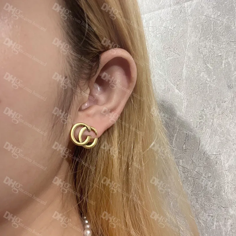 Vintage Designer Letter Charm Earrings Inslocking Alphabet Eartrop Women Simple Style Studs E Party Date Ear Ear Studs With Box176a