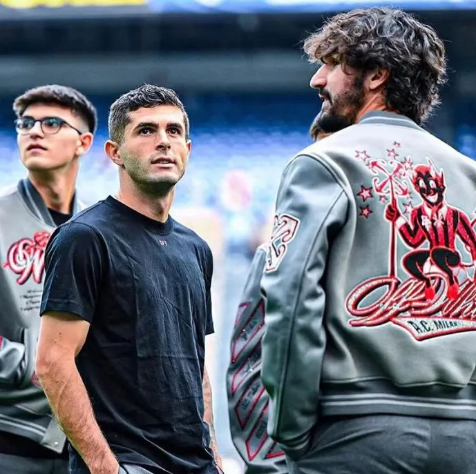 DHgate.com:New AC MILANS Jacket Coat Heavy Industry Embroidery 