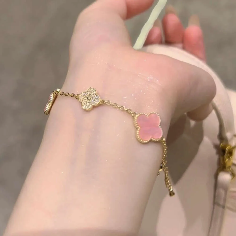 vans clover bracelet Designer Pink Clover Bracelet Ladies Colorless Light Luxury High Grade Lucky Flower Bracelet Netflix New Trend