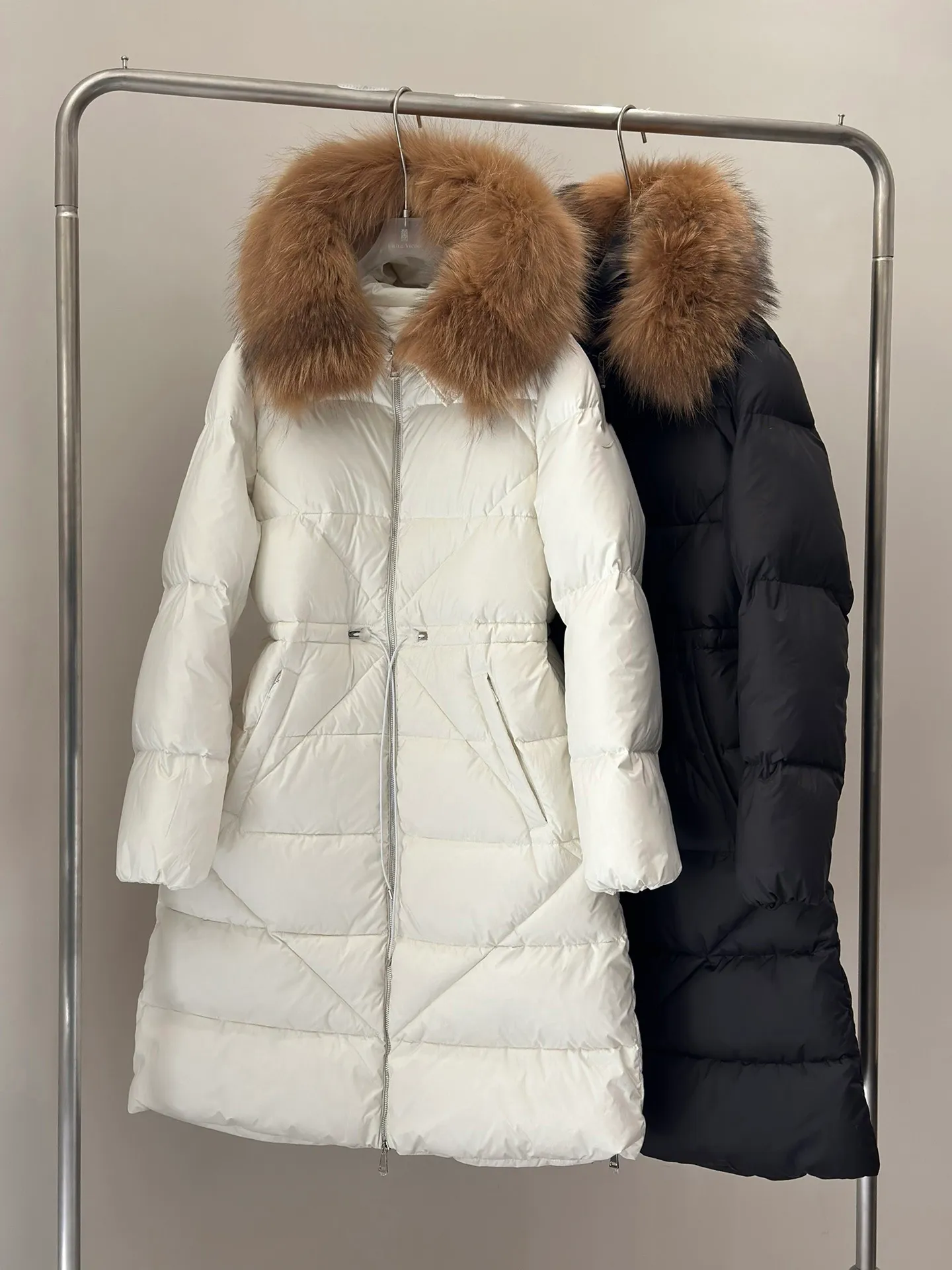 23FW Busard Manteau en duvet à col long pour femme avec duvet de canard blanc d'eau claire de haute qualité, taille relevée des deux côtés, manteau taille longue pour la protection thermique