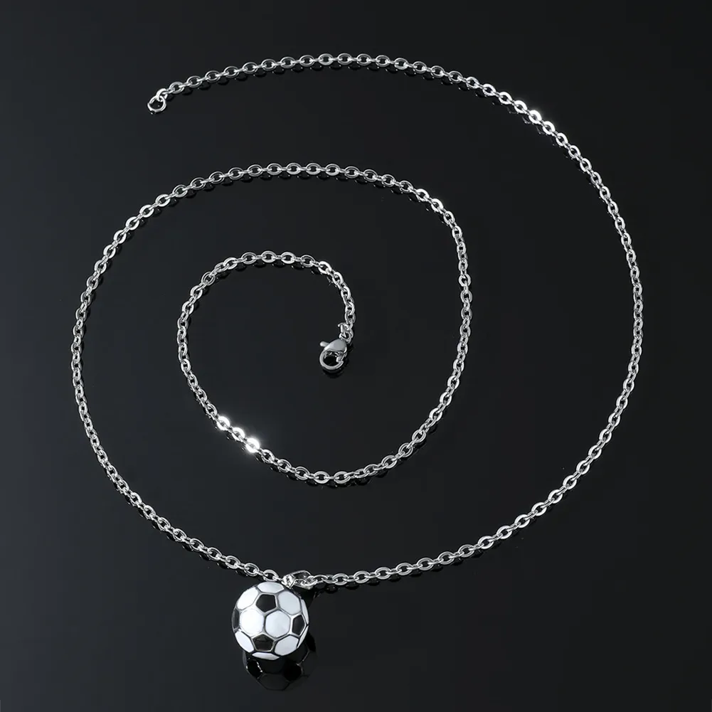 Hip Hop Rapper Sport Shiny Diamond Pendant Silver Necklace Creative Football Pendant Rostfritt stål Micro-Inset Zircon Jewelry 60cm Halsband 1947