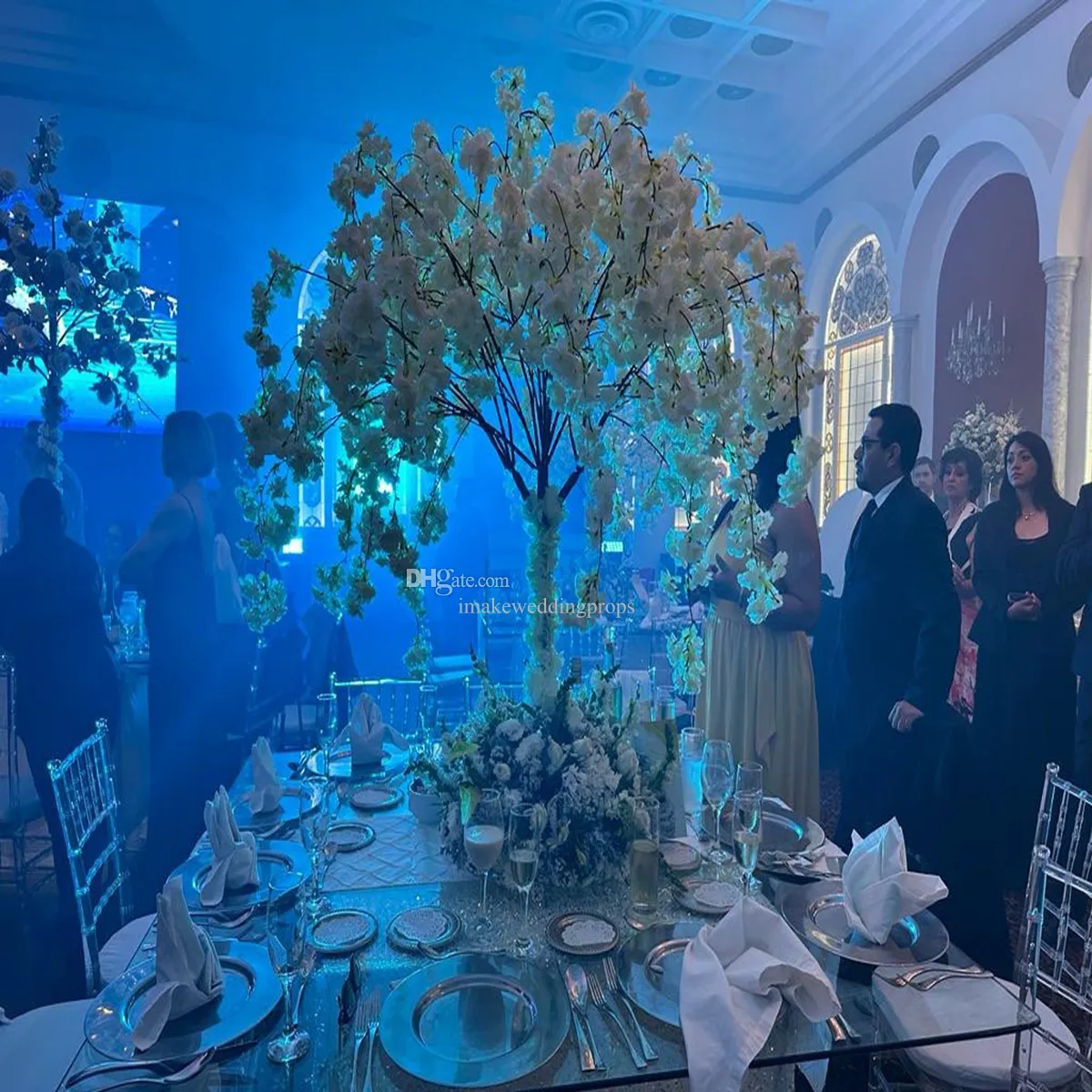 Decorazione bianca personalizzata Fiori artificiali centrotavola per matrimoni per il palcoscenico della sala da sposa Decorazione IMAK744