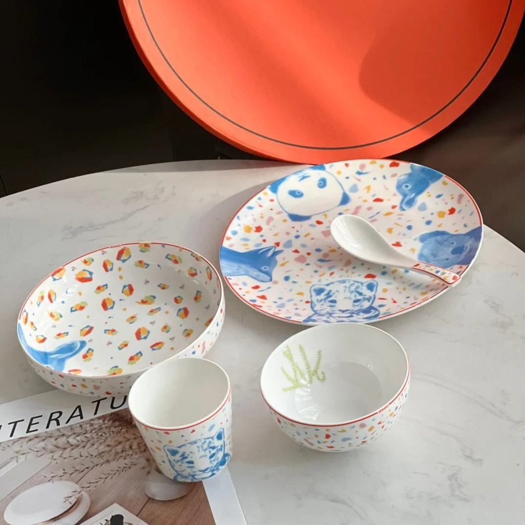 Set di stoviglie per bambini di design di lusso in stile cartone animato Include 2 piatti, 2 piatti e 2 tazze con materiale di alta qualità 6 pezzi per 1 set e confezione regalo Regalo di Natale