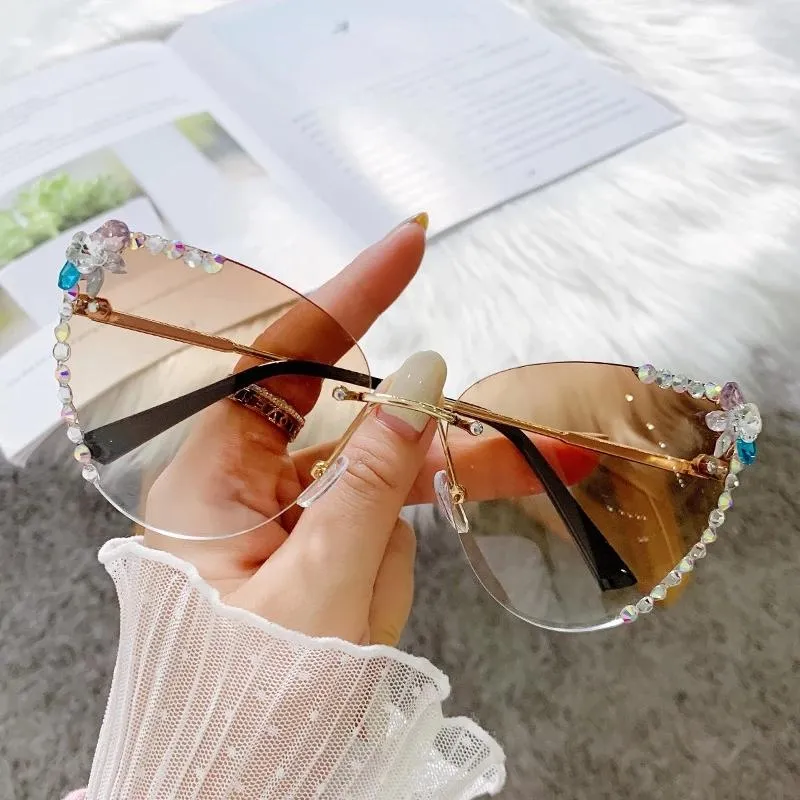 High End Diamond Cat Eye Sunglasses For Women 2022 For Women Catwalk Style  Travel Glasses By Brand Cat Eye2325 From Szsunlight01, $22.02 | DHgate.Com