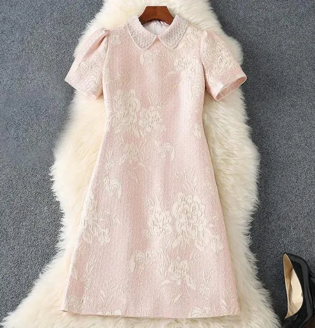 2023 Sommer-Rosa-Blumen-Perlen-Jacquard-Kleid Kurzarm Peter-Pan-Ausschnitt getäfelte kurze Freizeitkleider M3M03B740