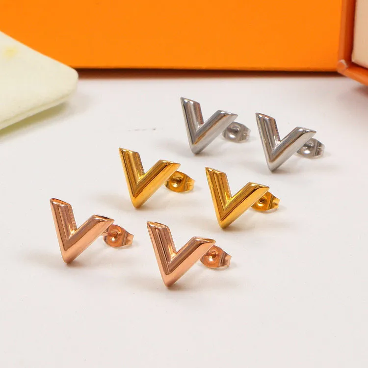 Not Fade Brand Studs Luxury Simple Design V Letter Earrings for Women Girls Gift 316L Stainless Steel 18K Gold Plated Titanium Steel Party Earring Wedding Jewelry