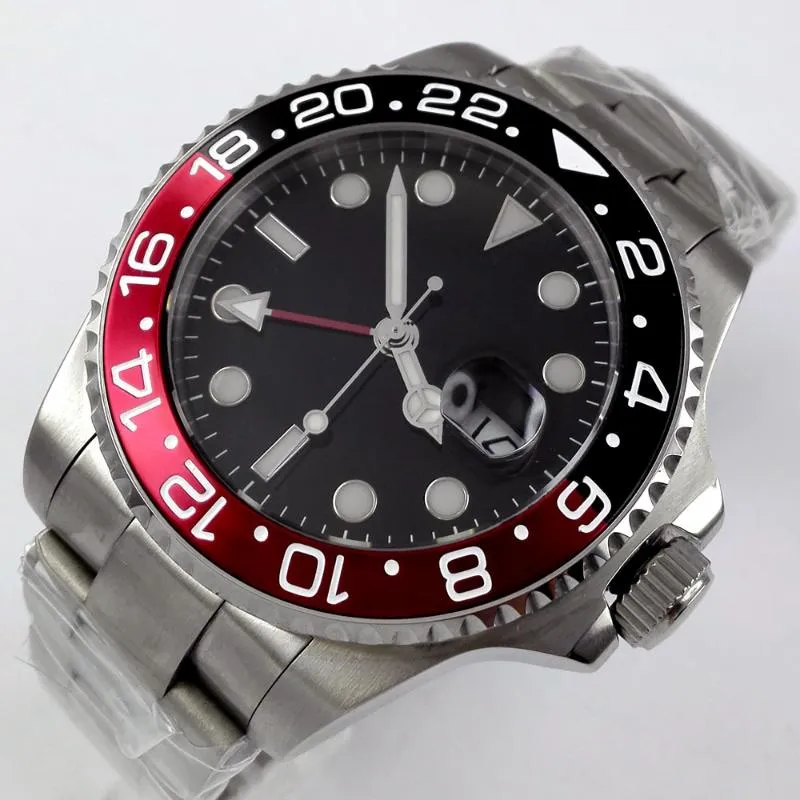 손목 시계 40mm 멸균 검은 다이얼 사파이어 유리 날짜 빛나는 빨간 베젤 스틸 팔찌 GMT 자동 운동 남자 시계