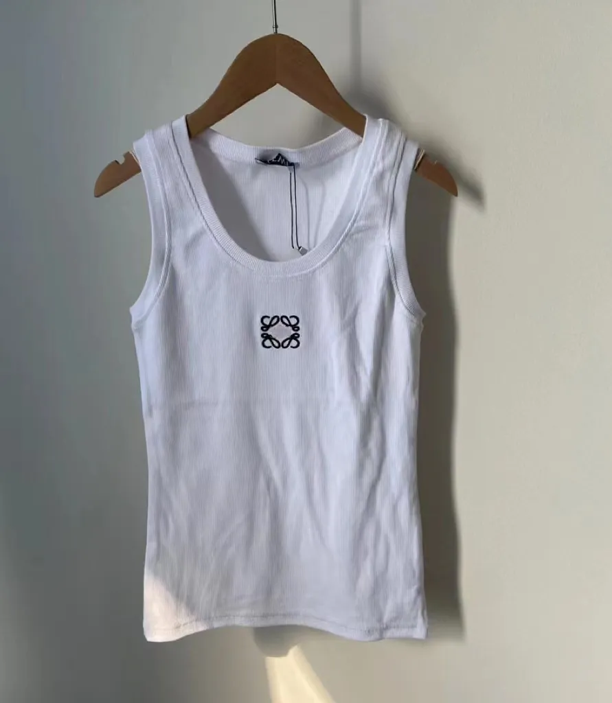 Marca designer de verão camiseta feminina topo de colheita bordado sexy fora do ombro casual sem mangas camisa sem camisa cor sólida colete