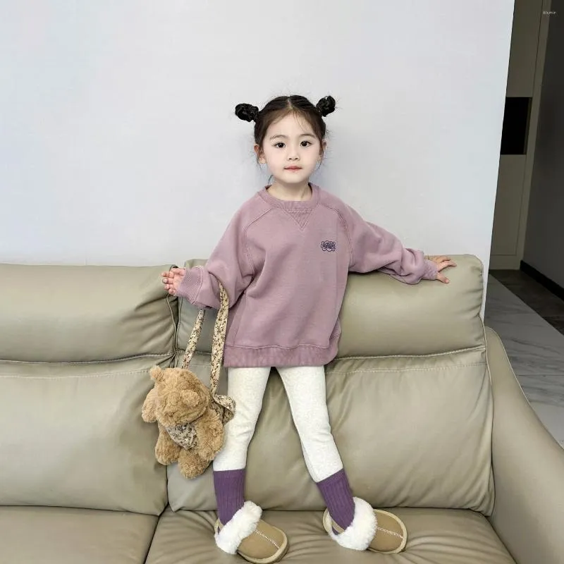 Kläderuppsättningar 2023 Autumn Winter Girls 'Letter Pluch Brodery Löst förtjockad tröja Bottom Set Baby Clothes for Kids Girl