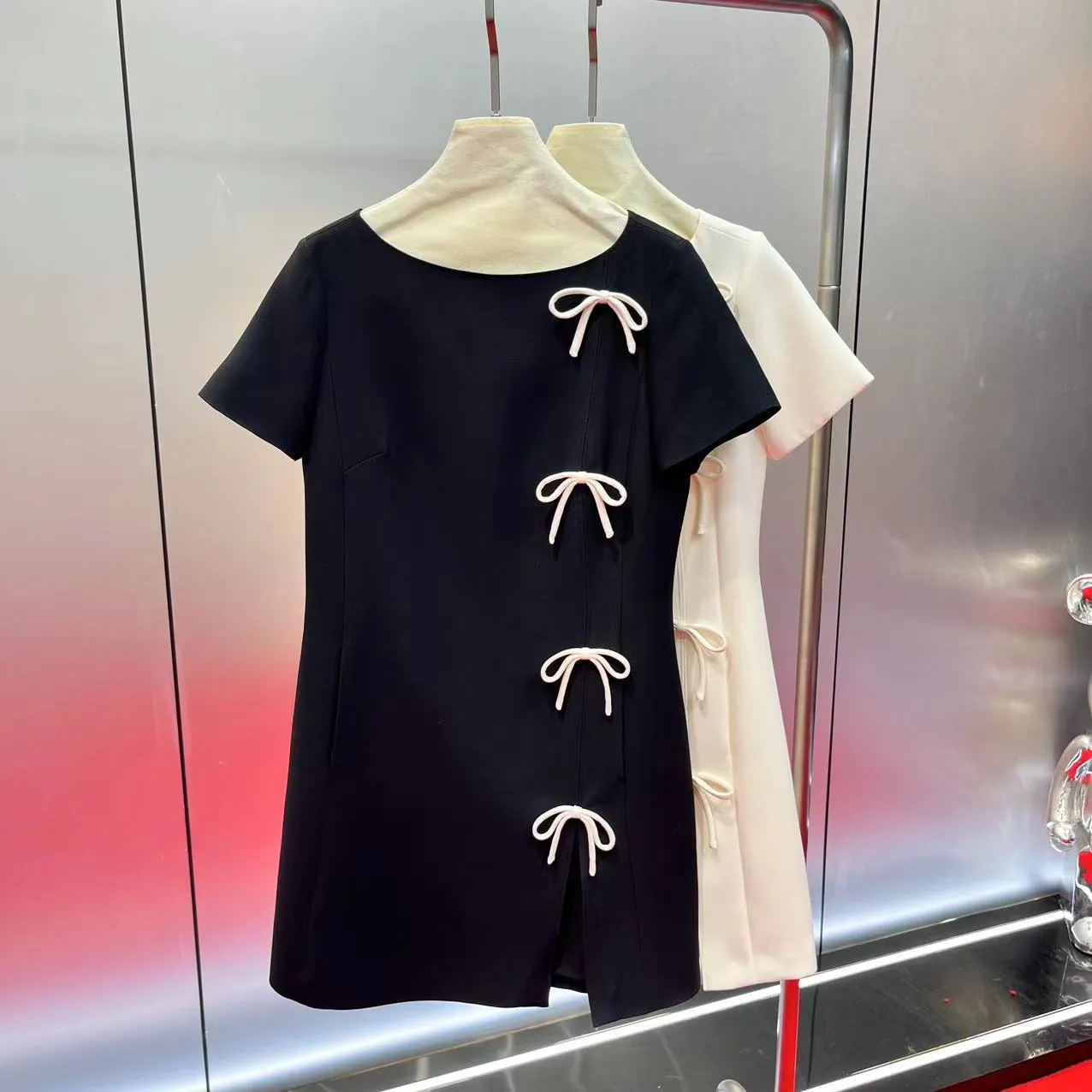High Quality Milan Runway Autumn T Shirt Dress 1027 XL, Short Sleeve,  White/Black, Empire Style, Same Style For Womens Fashion 2023 Collection  From Amyyao321, $72.3