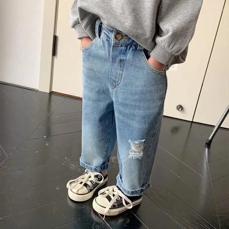 Byxa barn Klädpojkar och flickor jeans med hål 2023 Spring Casual Pants