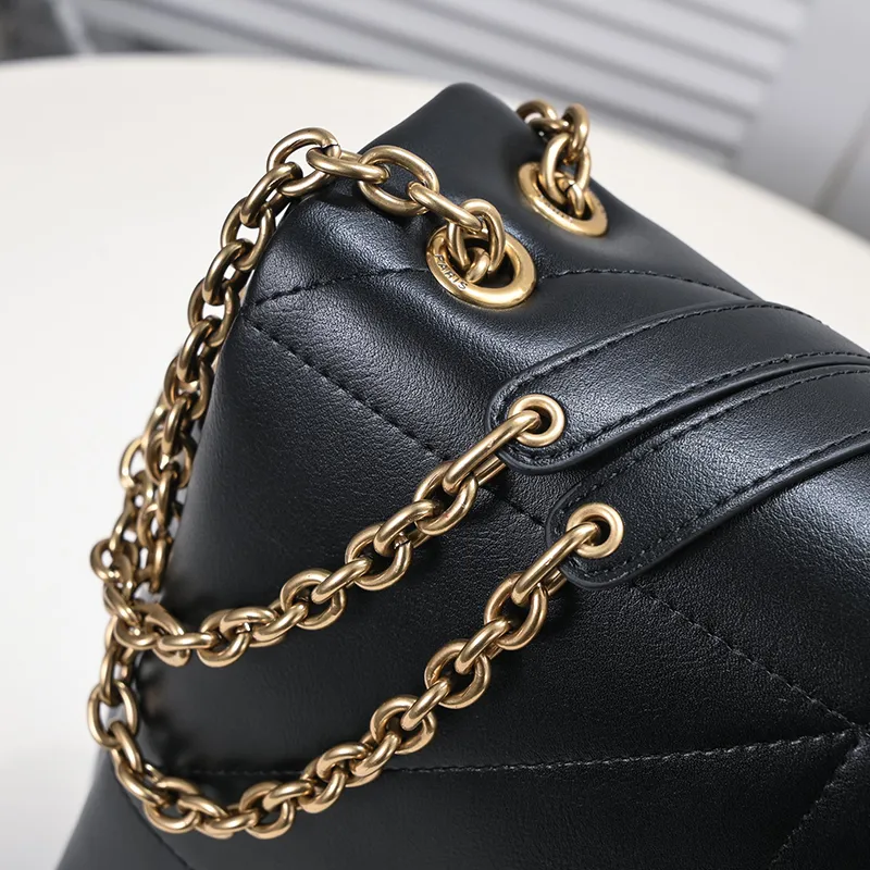 Medium Tote Bag with Leather Handle and Chain&Tassel 001