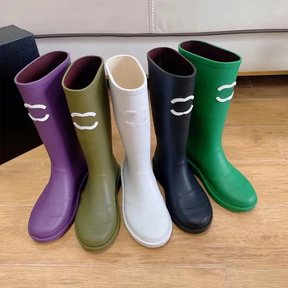 Designer kanaler stövlar welly stövlar kanal regn stövlar lyx plattform bokstav svart knä långa kvinnor stövlar mode motorcykel stövlar rund tå gummi chanels boots