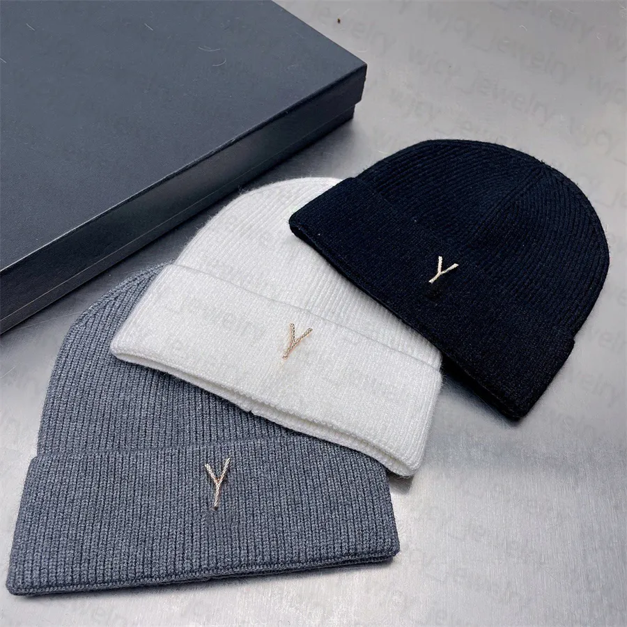 Designer tricoté chapeau crâne casquettes hiver bonnet laine chaud casquette lettres design pour homme femme chapeaux décontractés 7 couleurs de haute qualité
