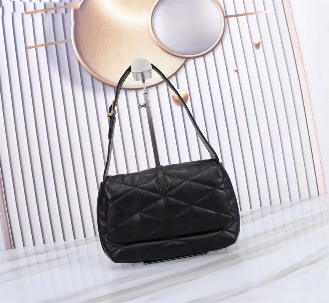 Crossbody Bag Black Tote Bag Wear och matchar den mångsidiga nya underarmsäcken med en diamantmönsterdesign har en stor kapacitet och kan transporteras över kroppens handväskor