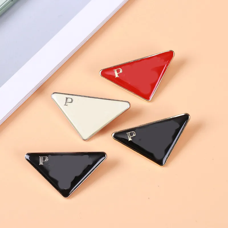 inverted triangle fashion style brand p-letter brooch designer brooches for men women charm wedding gift high quality jewelry accessorie