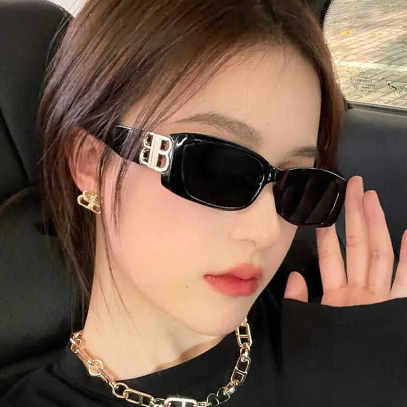 2023 Designer de moda Novos óculos de sol em forma B da moldura pequena quadrado da tendência vermelha online da coreana