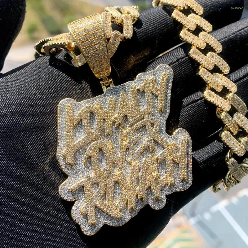 Kedjor män Anpassade namn Iced ut lojalitet över royaltybrev hänge halsband hiphop bling kubik zirkoniumsmycken med 24 "repkedja