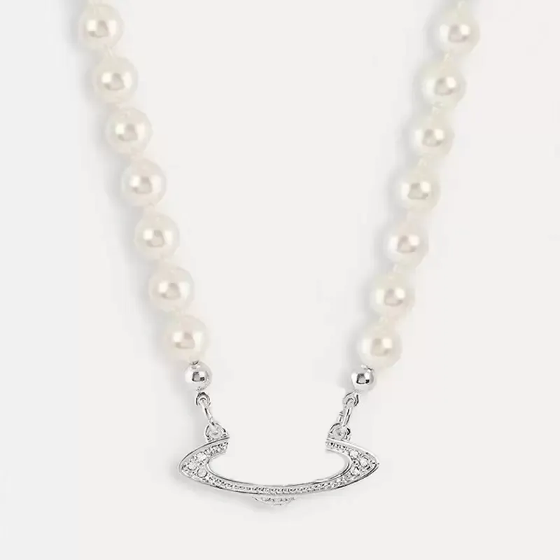 Anhänger Halsketten Western West Queen mit der gleichen Holzstern Vivi Perlenkette Großhandel europäische und amerikanische Mode INS1: 1 vermessingte Schlüsselbeinfrauen