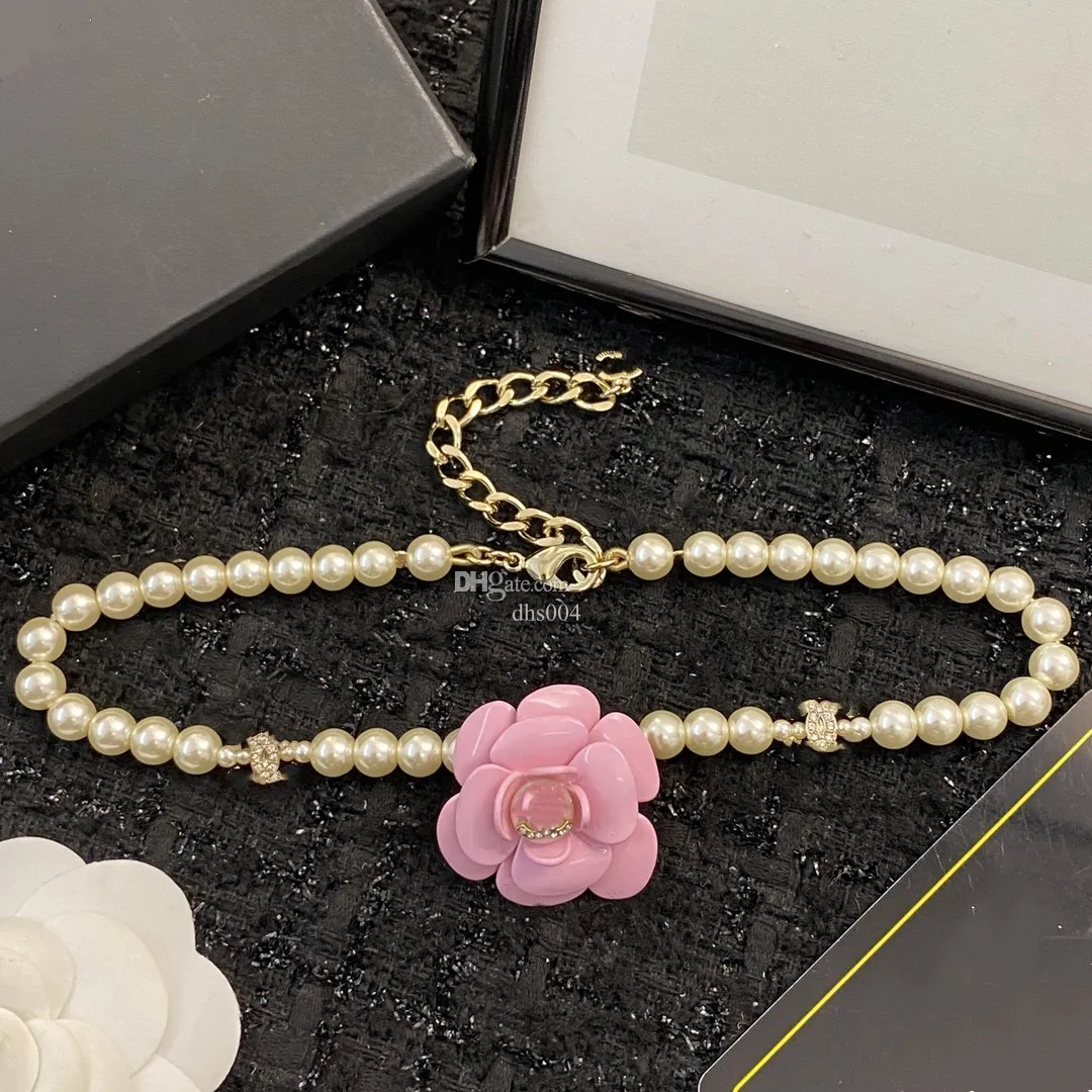 Luxury Necklace Designer Women Pearl Neckor Ladies Designers Jewelry Letter Pendant C Gold Chains Wedding Gift Channel Ax48f