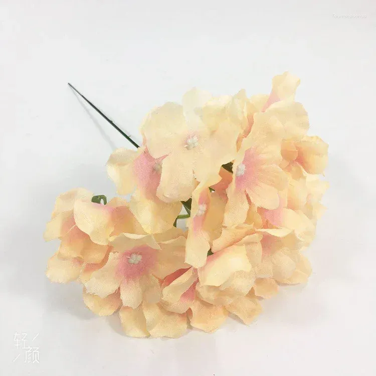 Fiori decorativi simulati ricamo palla testa di fiore El casa festa di nozze tavolo da pranzo disposizione fai da te decorazione di scena di ripresa