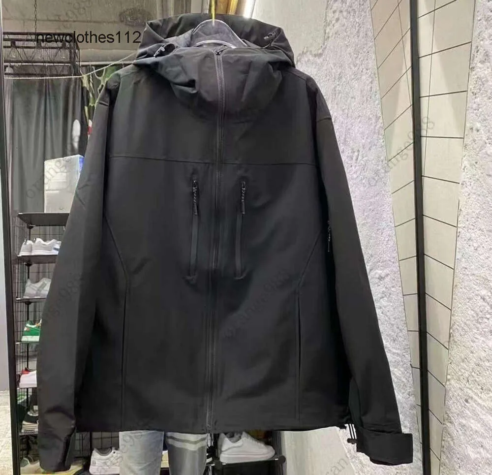 2022 New Arc Atom Lt Hoody Men's Jacketsは、旅行と屋外Sportkのための軽量の柔らかい圧縮性スカルバードデザイナーアウターを覆う