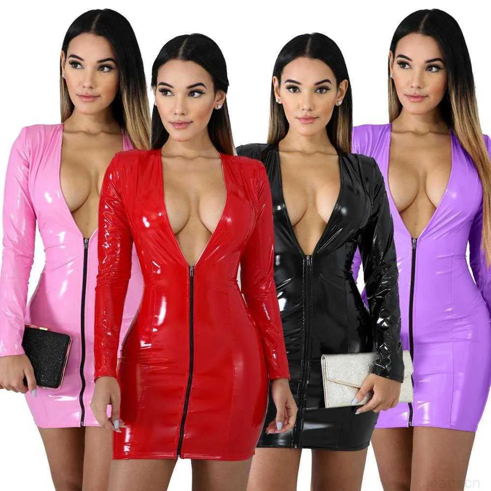 2023 Couleur Imitation Robe en cuir Zippe Pu High Elastic en V Deep à col Jump à collier court Jupe courte quatre côté avec hanche