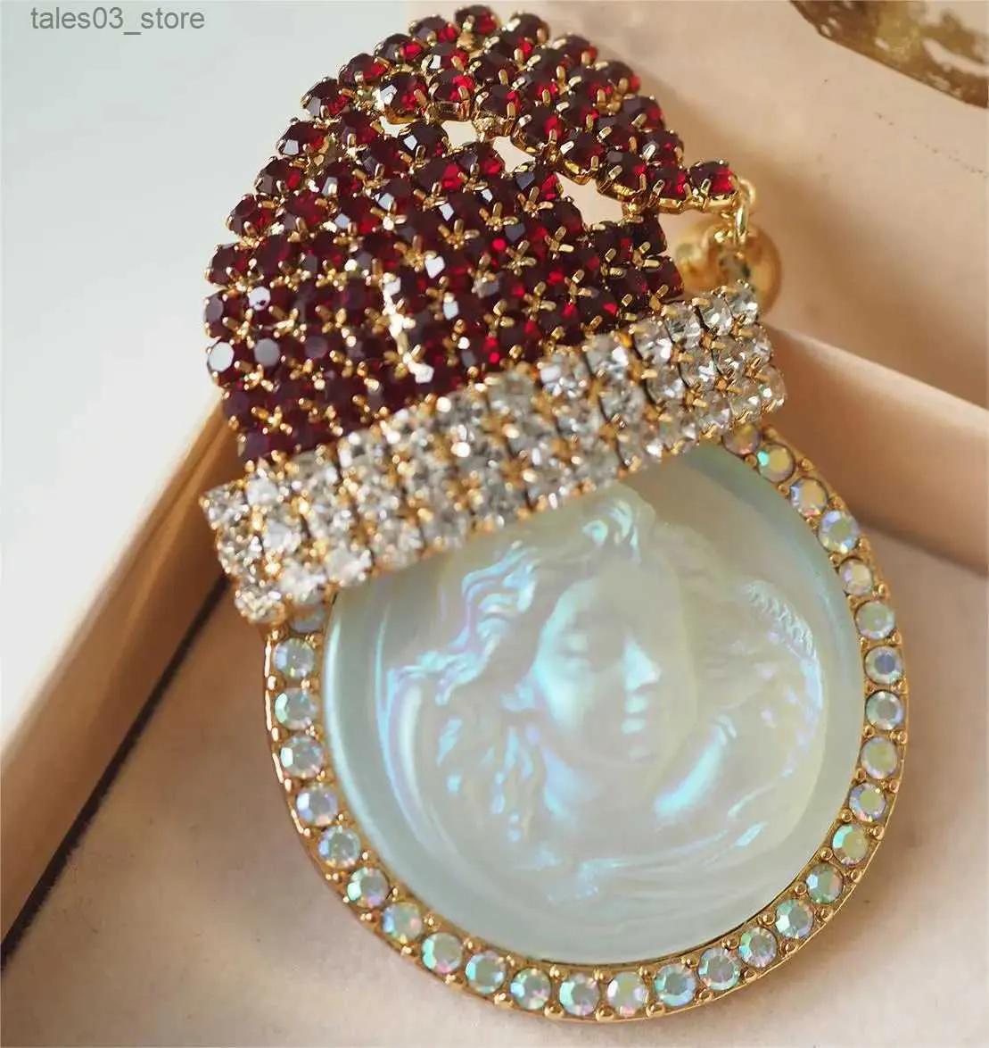 Light Luxury Santa Hat Angel Corsage Vintage Diamond Brooch Multi Color  Clothing Accessory Q231107 From Tales03, $10.79