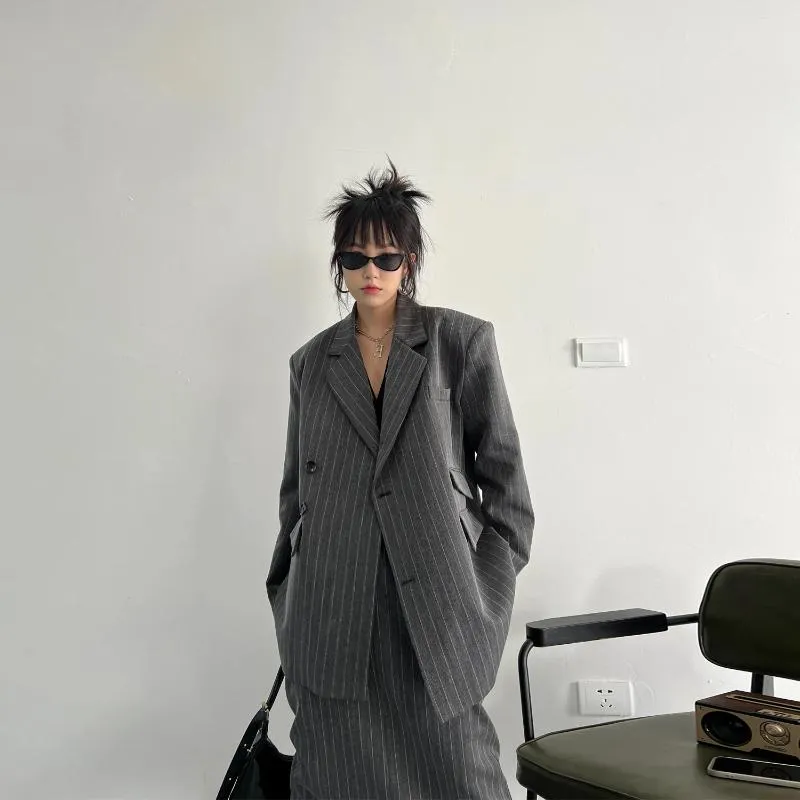 Dwuczęściowa sukienka Vanovich 2023 Spring and Autumn French Style Vintage Grey Striped Suit Temperament Moda A-line spódnica dwuczęściowa
