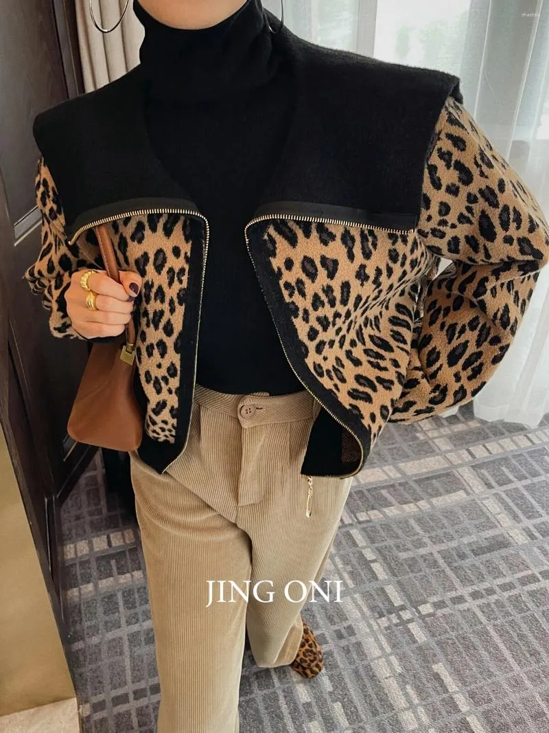 Kvinnors stickor leopard cardigan tröja stickade jackor y2k kvinna kläder 2023 mode koreansk stil vintage vinterrock grödor elegant kort