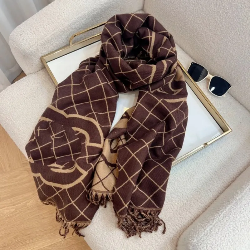 Écharpe rose de style mignon pour femmes Accessoires de mode exquis de Noël Hiver nouveau chaud et confortable Pashmina Châle Designer Marque Classique Modèle Écharpe