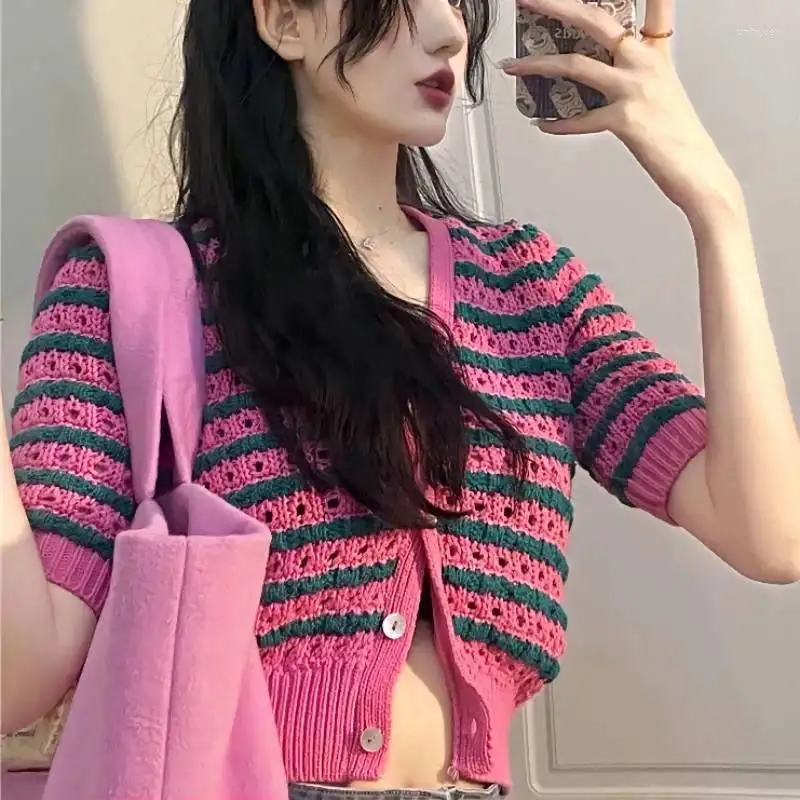 女性用Tシャツ2023セーター衣類ニットウェアピンクのストライプニットカーディガンアウターウェアルーズクロップドセータートップファッション