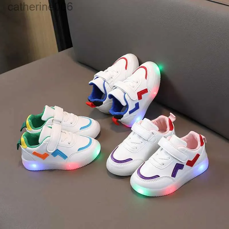 Sneakers różne style dzieci LED BUTE chłopcy Dziewczęta oświetlone trampki Świecający buty dla dzieci miękki oddychający butów maluch 231106