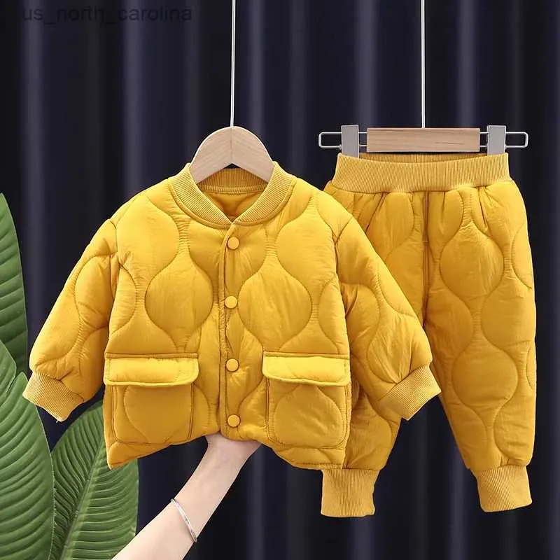 Set di abbigliamento Autunno Inverno Bambino Neonato Set di vestiti Pantaloni solidi a maniche lunghe 2 pezzi Abiti caldi in cotone Set di abbigliamento per bambini