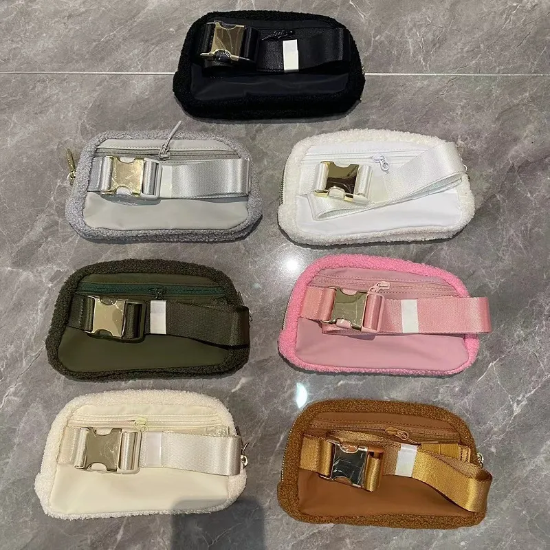 Lu Belt Bag Plush Modeller Kvinnors sportmidjepåse Utomhus Crossbody Chest 1L kapacitet Luxur Designer Midjeväska Damer Handväska Metallspänne med varumärkeslogotyp