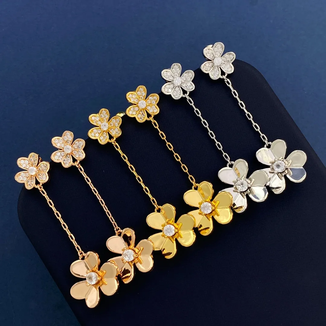 New Fashion orecchino pendente fiore a tre foglie Donna brillante Collana fortunata Oro argento Placcatura oro rosa Anello braccialetto Gioielli firmati VAFb-265800