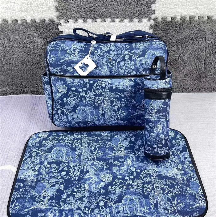 2023 MOM Baby Diaper Bag 3-częściowy zestaw Paris Designerka Drukuj wielofunkcyjny zamek błyskawiczny HAPE MAP JEDNO TORB TOMAM MOM I GIRD Dift Creative Q9