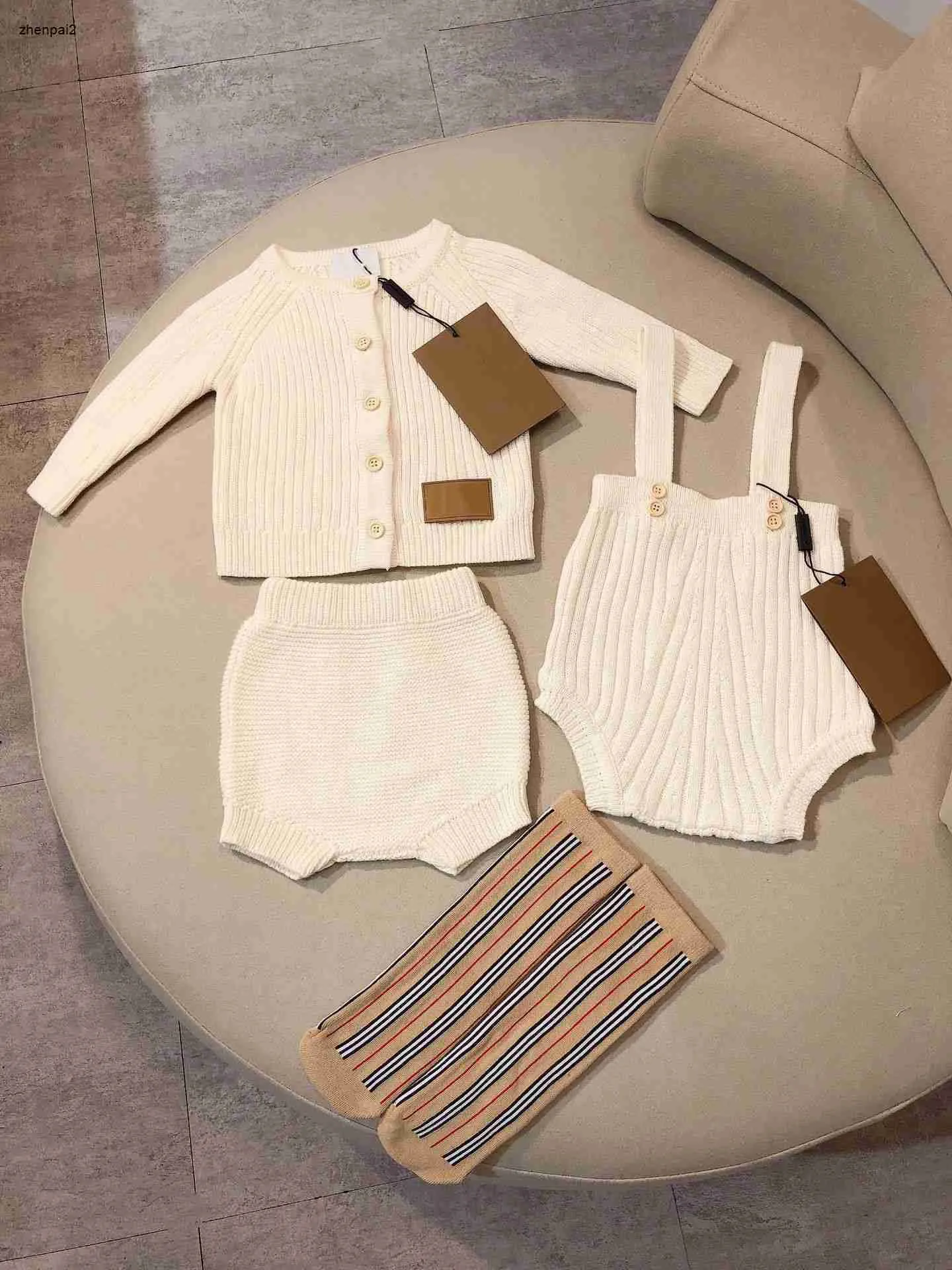 Luxury Autumn Baby Girl Clothing Set 0-3y spädbarn stickad topp botten kort socka 4st barn cardigan flicka kläder set