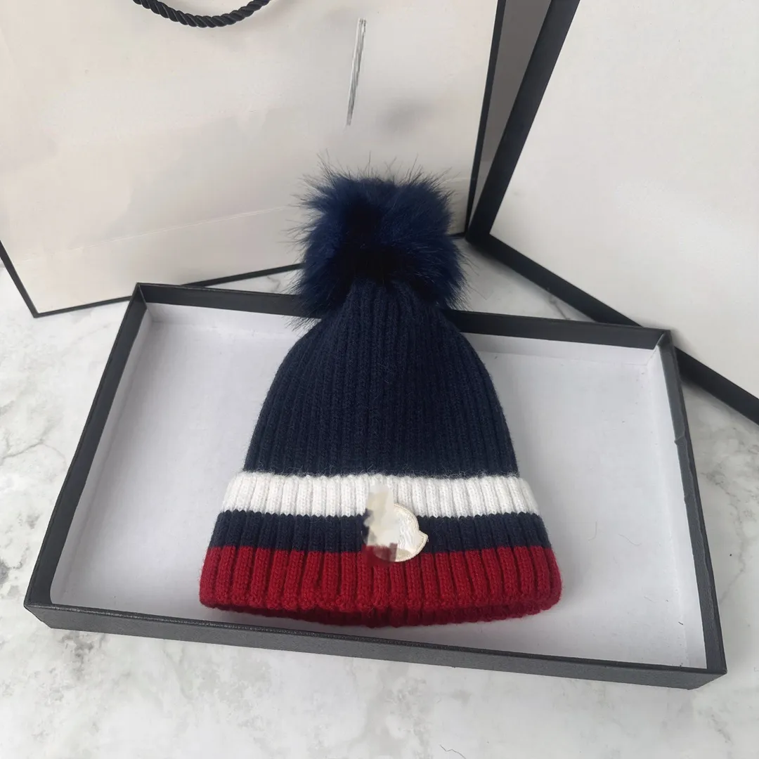 Usisex Designer Beanies M Winter Beynited Hat Letters beanie beanie مع كرات الشعر مزينة Y021B20078