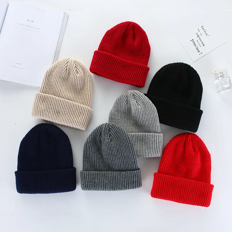 Chaleur hivernale, bonnet tricoté à dessus rond européen et américain épais et polyvalent avec bords bouclés, chapeau à la mode, pull de couleur unie, chapeau en laine pour adulte