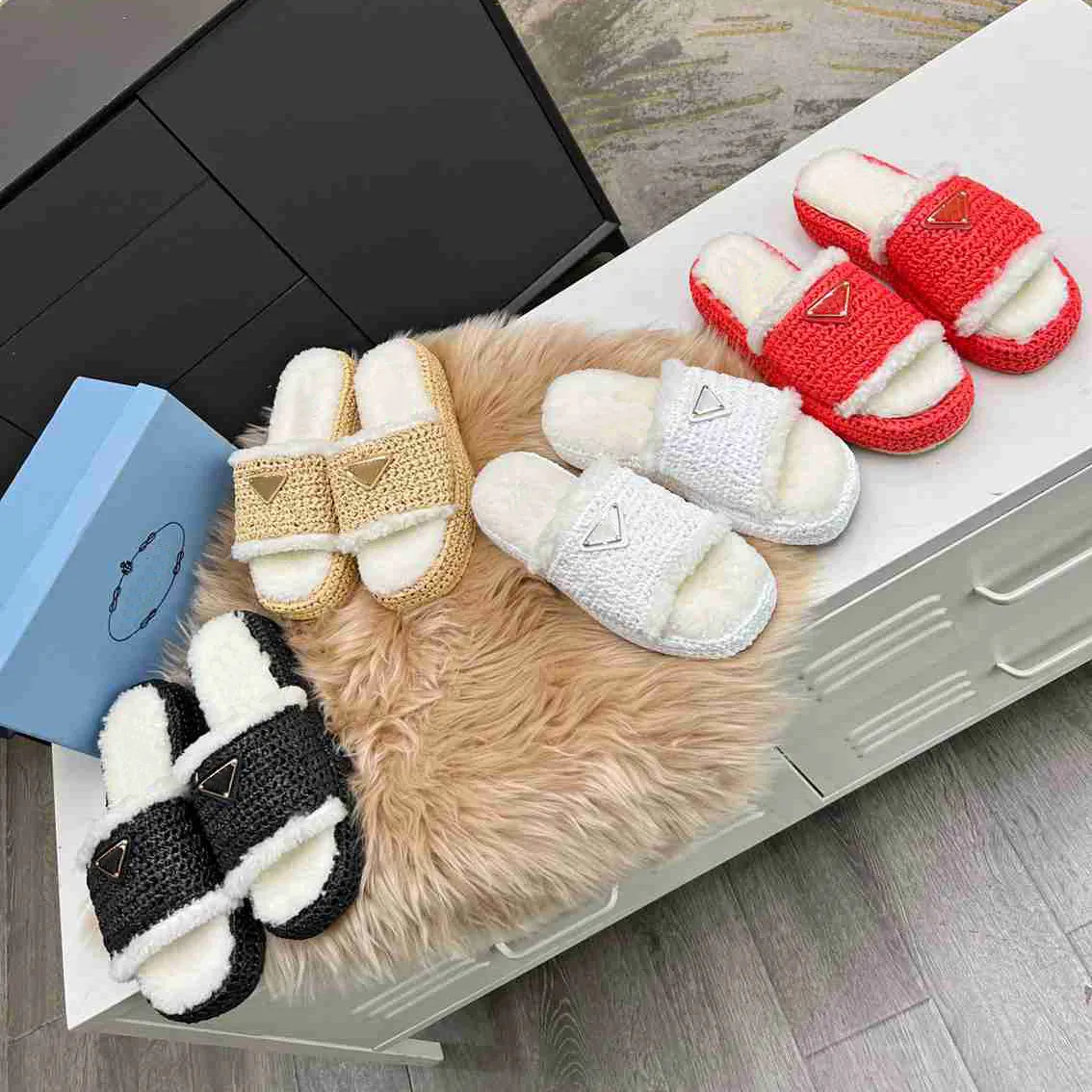 Beroemde ontwerper dames veelzijdige zachte pluche pantoffels voor warmte en comfort pluche lichtgewicht zacht antislip winter essenti le doos