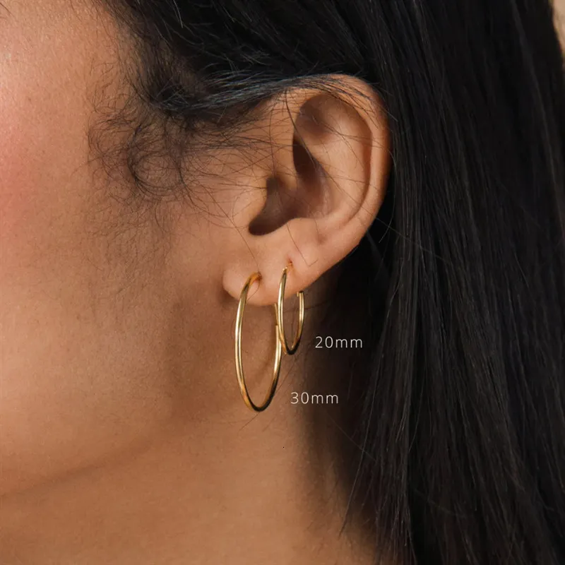 Orecchini a cerchio minimalisti geometrici in oro